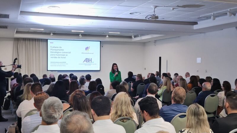 Lançamentos e posse da nova diretoria da ABIH-SC marcam as comemorações do Dia do Hoteleiro