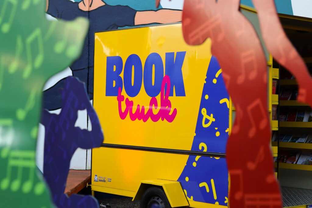 PRIMEIRA EDIÇÂO DA FESTA LITERÁRIA DE JOINVILLE CUMPRE SEU PAPEL DE APLICAR LITERATURA ÀS ARTES  